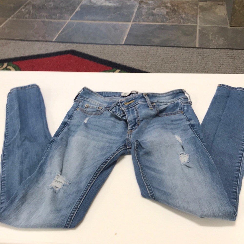 Hollister light washed super skinny jeans.